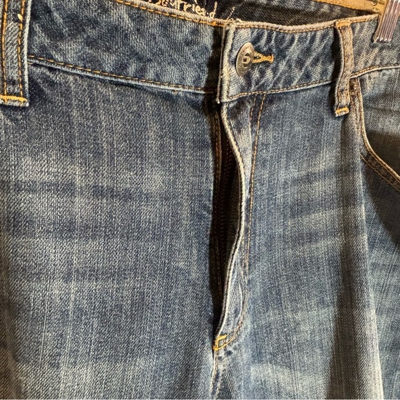 DENVER HAYES SZ 18 Mid Wash Wiskering Boyfriend Style Jeans New with Tag - Picture 4 of 9